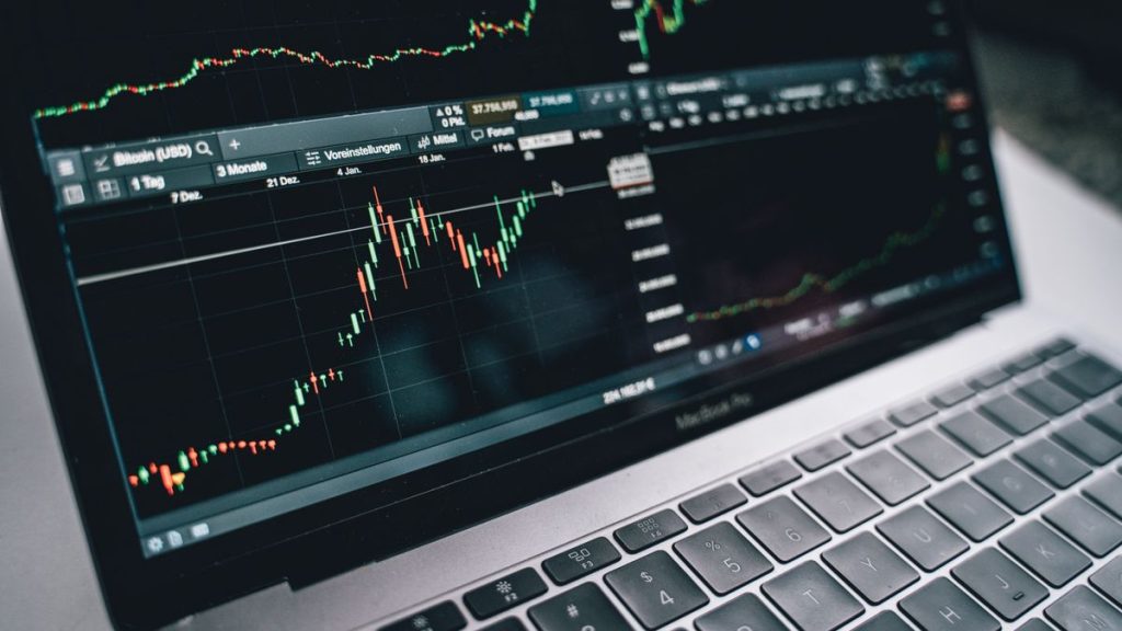 Audit SEO Shopify : diagnostic complet de votre boutique 3 Rapport d audit SEO priorise affiche sur ecran