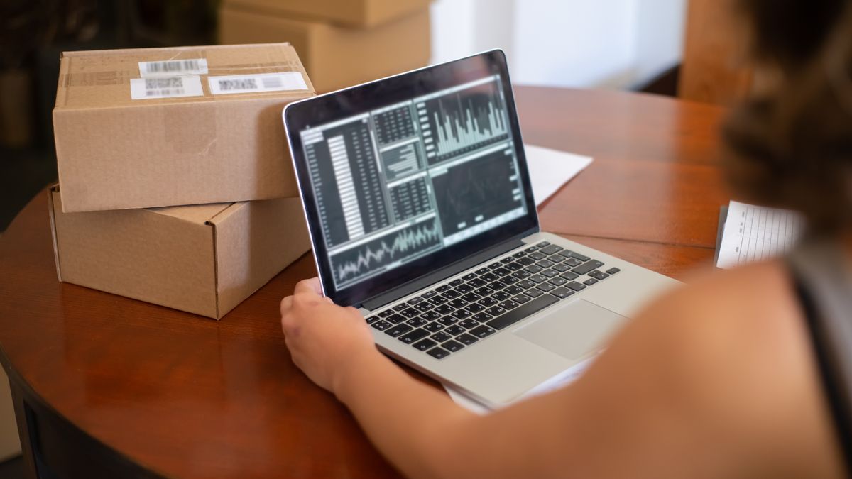 Meilleur Consultant SEO Shopify à Draguignan et en Dracénie 1 Back-office Shopify affichant la gestion des commandes en ligne, ordinateur portable